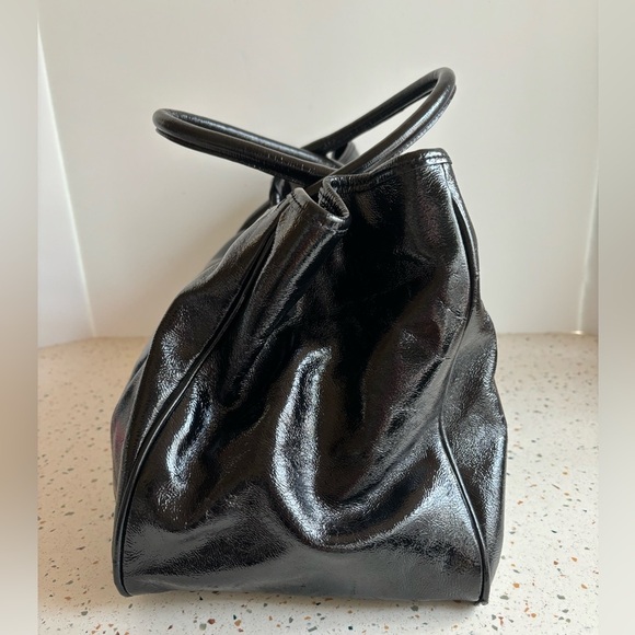 Beverly Feldman Black Patent Leather Large Handbag with Animal Print Interior‎ - Picture 7 of 15